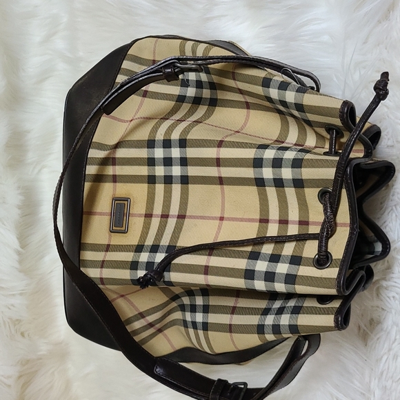 💯 Authentic Burberry Handbag 🍀 - Picture 13 of 14